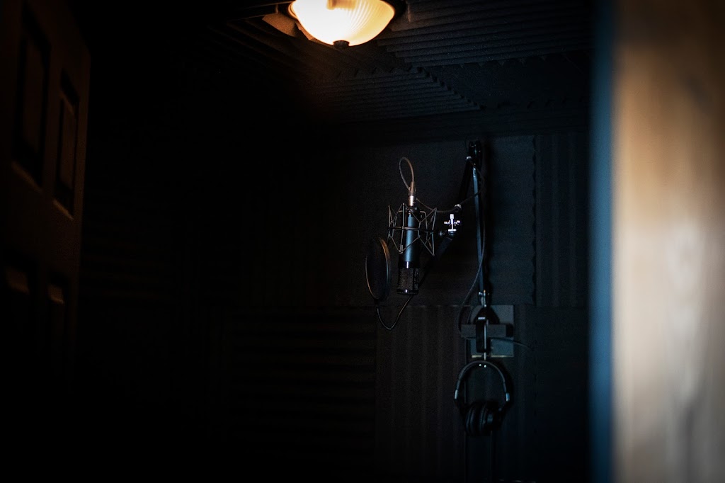 Lyrics Studio | 123 Armine Pl, Victoria, BC V8W 2H7, Canada | Phone: (250) 858-0687