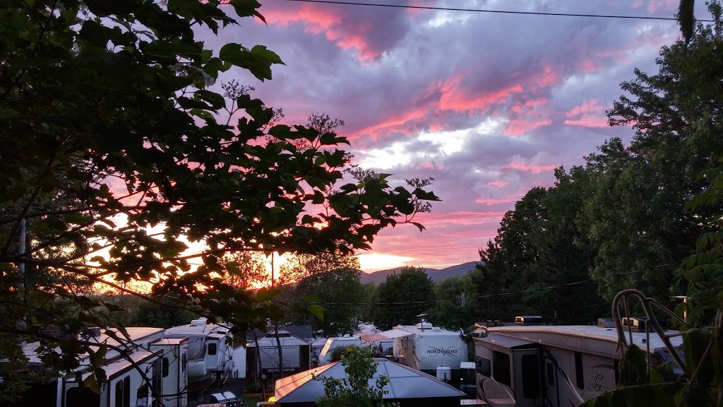 Camping Au Pied Du Mont | 3225 Rang du Cordon, Saint-Jean-Baptiste, QC J0L 2B0, Canada | Phone: (450) 467-6318