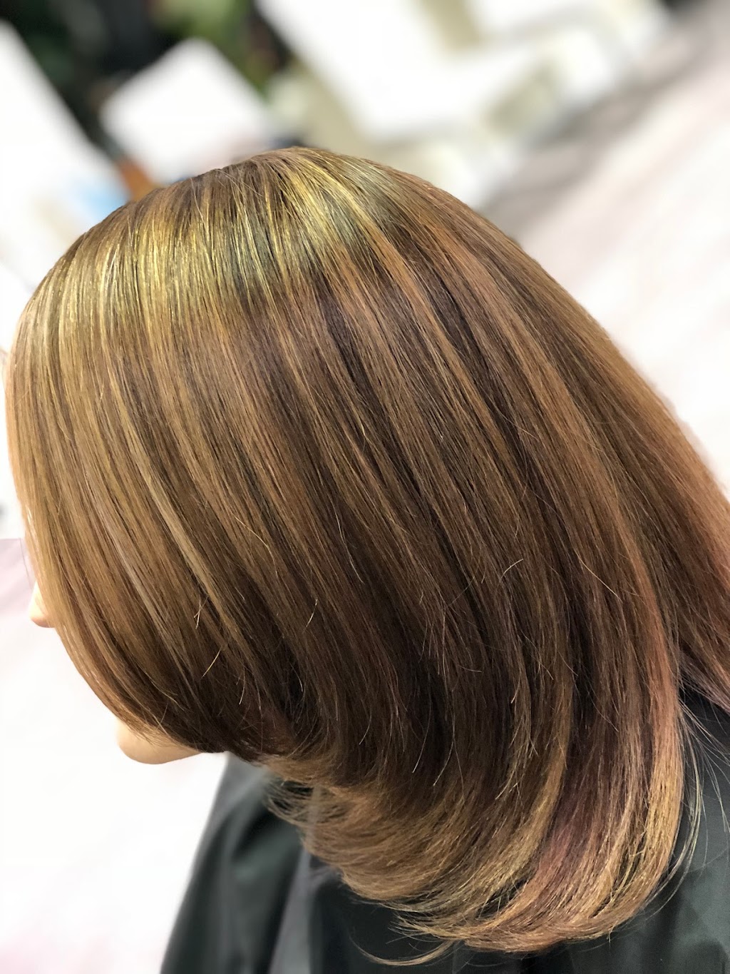 Salon Coiffure Monica Farcane | 2148 Rue Lucien-Thimens, Saint-Laurent, QC H4R 1L1, Canada | Phone: (514) 559-0445