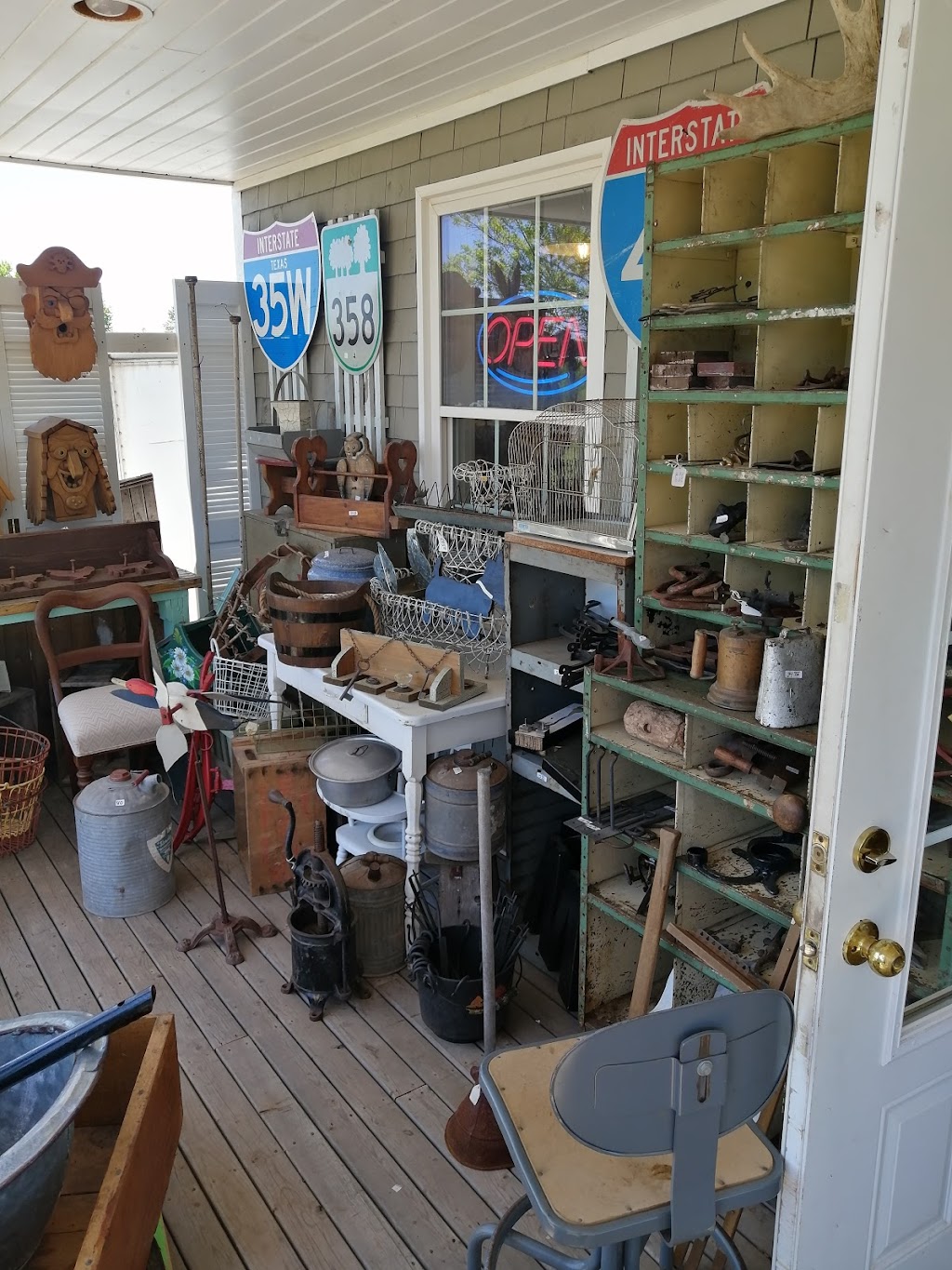 Robin’s Nest Antiques | 15358 Trans-Canada Hwy, New Haven, PE C0A 1H3, Canada | Phone: (902) 675-3541