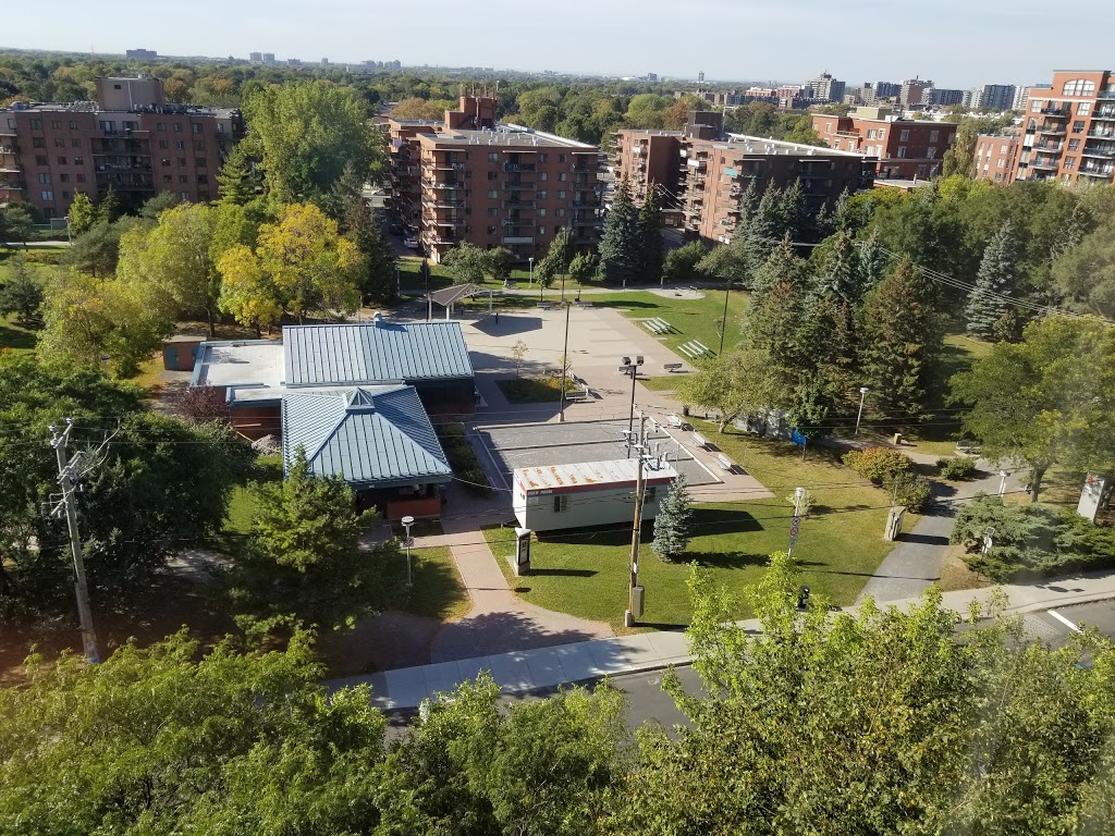 Parc Aimé-Caron | 700 Rue Muir, Saint-Laurent, QC H4L 5N5, Canada | Phone: (514) 855-6123