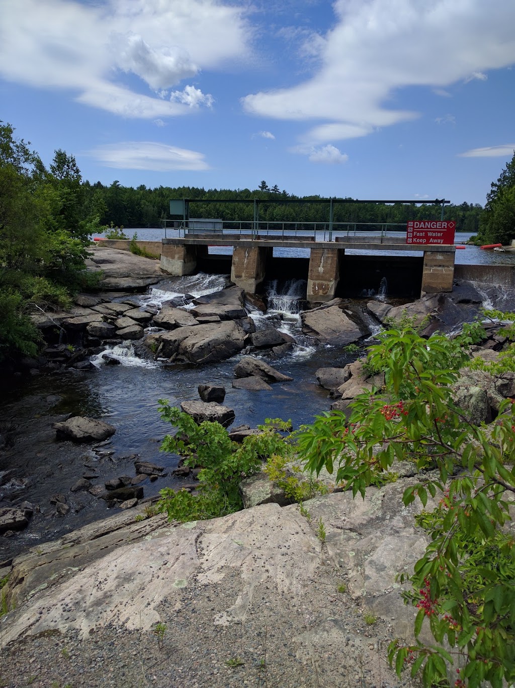 Ahmic Lake Resort - 50 Robinson Dr, Magnetawan, ON P0A 1P0, Canada