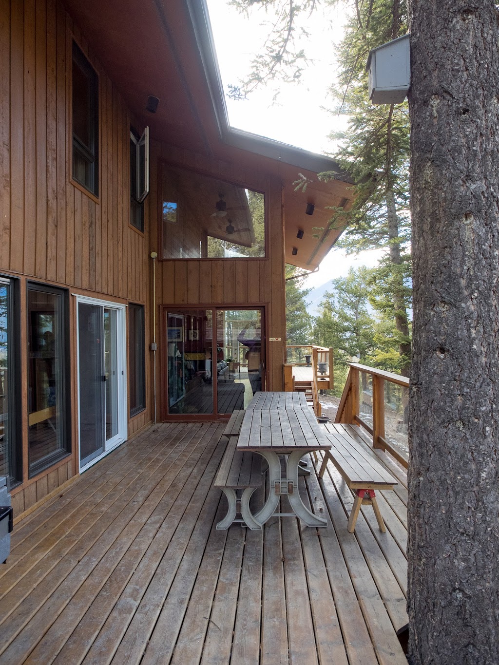 Hostelling International - Canmore Clubhouse | Station Main, 201 Indian Flats Rd Box 8040, Canmore, AB T1W 2T8, Canada | Phone: (403) 678-3200 ext. 0
