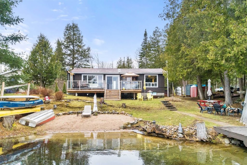 Jani’s Cottage 1440 Clement Lake Rd, Tory Hill, ON K0L 2Y0, Canada