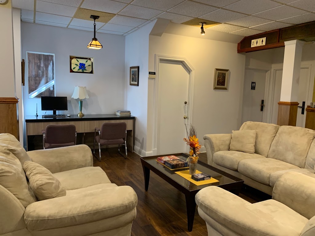 LAuberge des Carrefours | 111 Boulevard Jean-Jacques-Bertrand, Cowansville, QC J2K 1N5, Canada | Phone: (450) 263-7331