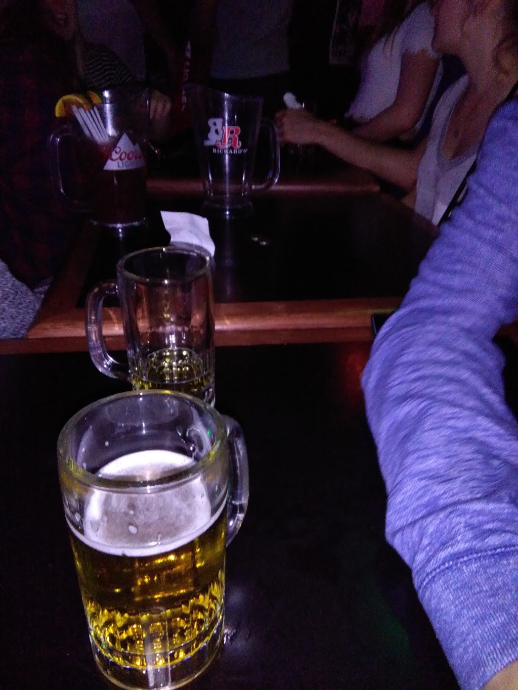 Pub Le Vieux | 650 Boulevard du Fort-Saint-Louis, Boucherville, QC J4B 1S9, Canada | Phone: (450) 655-9117