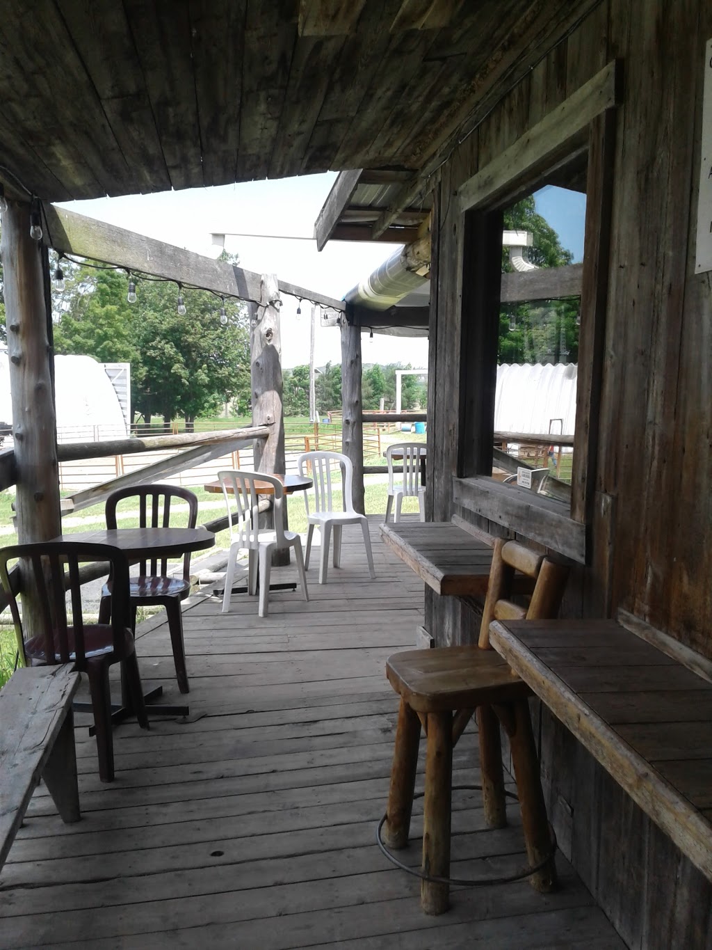 Bar Saloon Domaine Magaline | 7091 Montée Villeneuve, Mirabel, QC J7N 2H1, Canada | Phone: (450) 258-4132