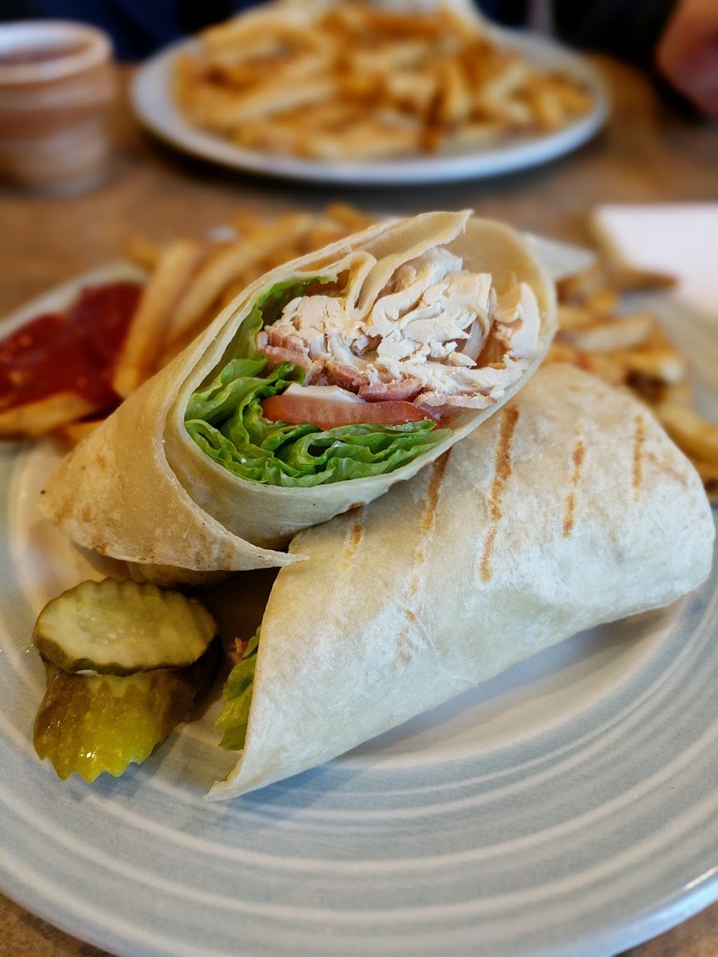 Swiss Chalet Rotisserie & Grill | 3770 Montrose Rd, Niagara Falls, ON L2H 3K3, Canada | Phone: (905) 354-9660