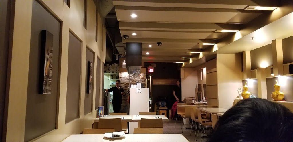 Green Papaya | 2401 Yonge St, Toronto, ON M4P 3H1, Canada | Phone: (416) 932-8891