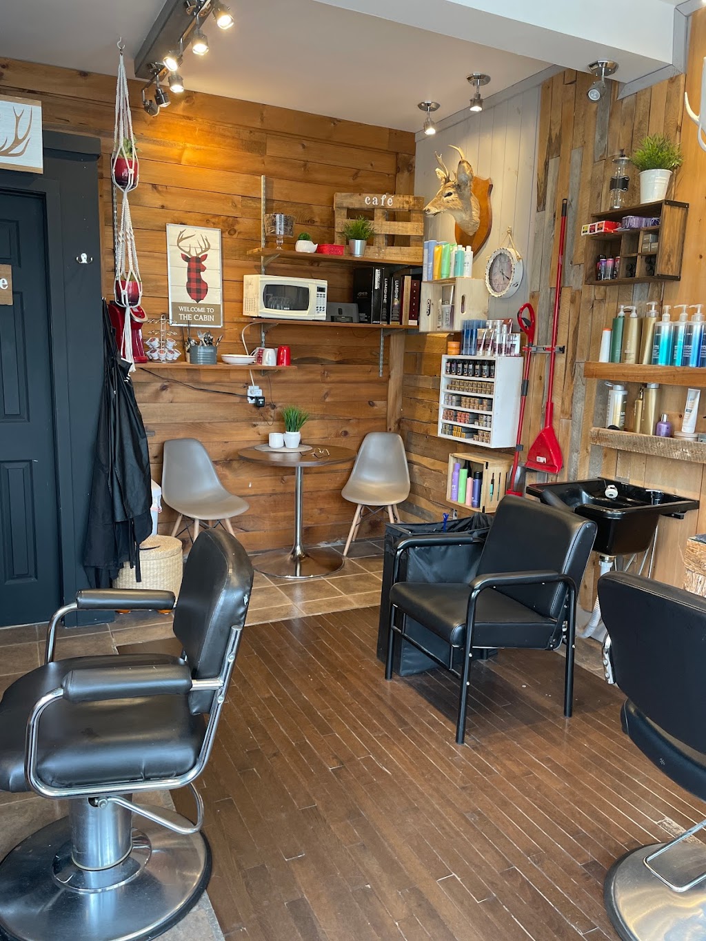 Le Chalet Salon | Rue St Charles S, Granby, QC J2G 6Z7, Canada | Phone: (450) 994-9998