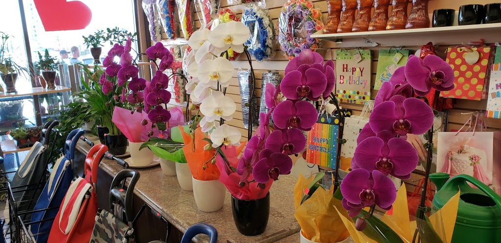Kitchen Food Fair Convenience and Flowers | 3555 Don Mills Rd #8, North York, ON M2H 3N3, Canada | Phone: (416) 494-1222