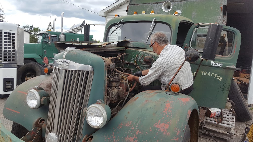 Newell Harold & Son Trucking Ltd | 993 Oak Park Rd, Barrington, NS B0W 1E0, Canada | Phone: (902) 637-1570