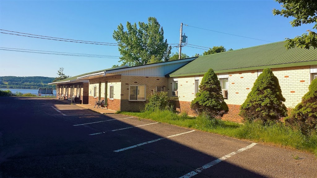 Motel Deblois | 9640 Boulevard Sainte-Anne, Sainte-Anne-de-Beaupré, QC G0A 3C0, Canada | Phone: (418) 827-3693