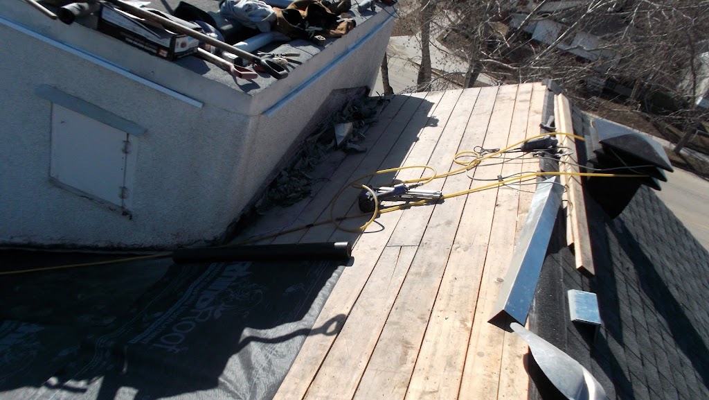 Roof Runner Roofing Ltd. | 232 Spruce St #103, Alberta T4E 1B4, Canada | Phone: (403) 550-2674