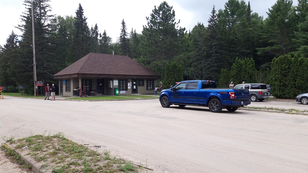 Poste DAccueil Pins Rouges | 9200 Rang des Pins-Rouges, Saint-Alexis-des-Monts, QC J0K 1V0, Canada | Phone: (819) 265-6055