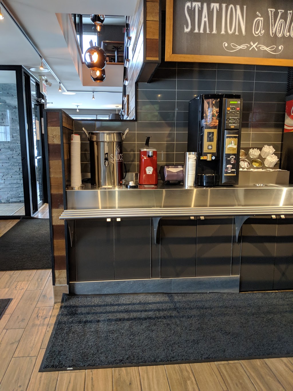 St-Hubert Express | 700 Rue Saint-Isidore, Saint-Lin - Laurentides, QC J5M 2V2, Canada | Phone: (450) 302-1696
