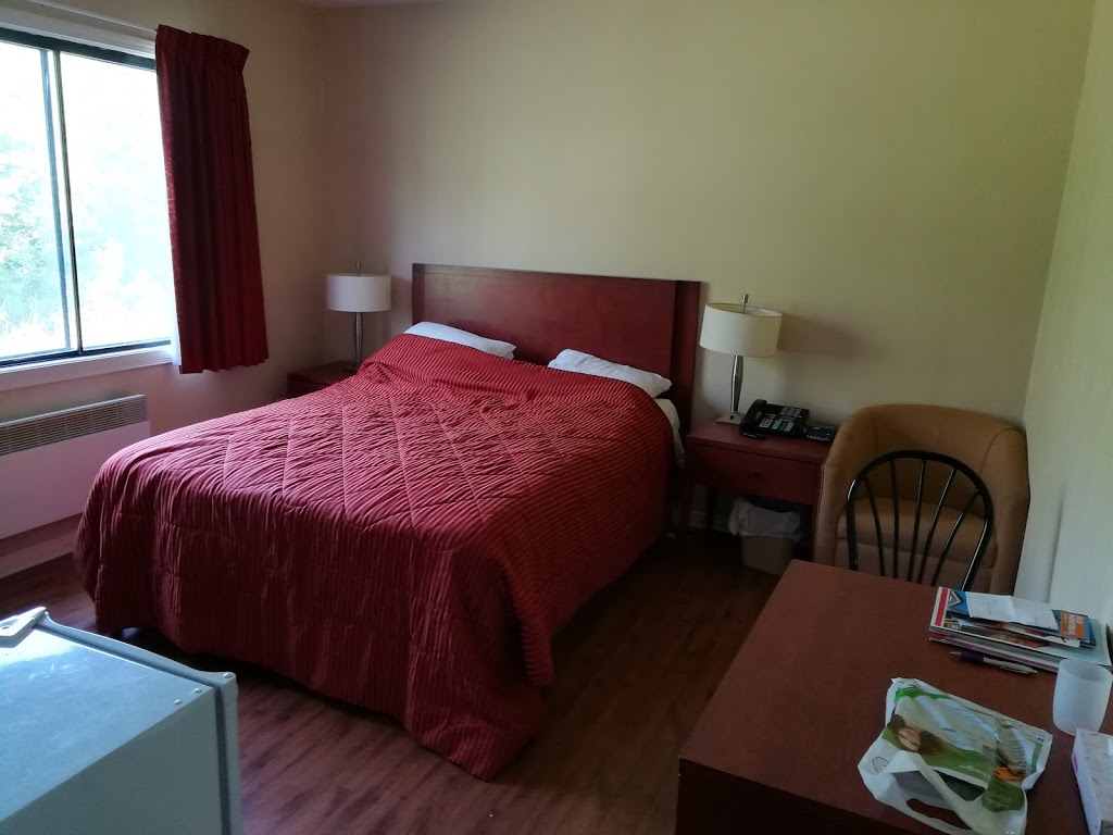 Hotel Le Mirage | 365 Boul Sir-Wilfrid-Laurier, Saint-Basile-le-Grand, QC J3N 1M2, Canada | Phone: (450) 461-1571