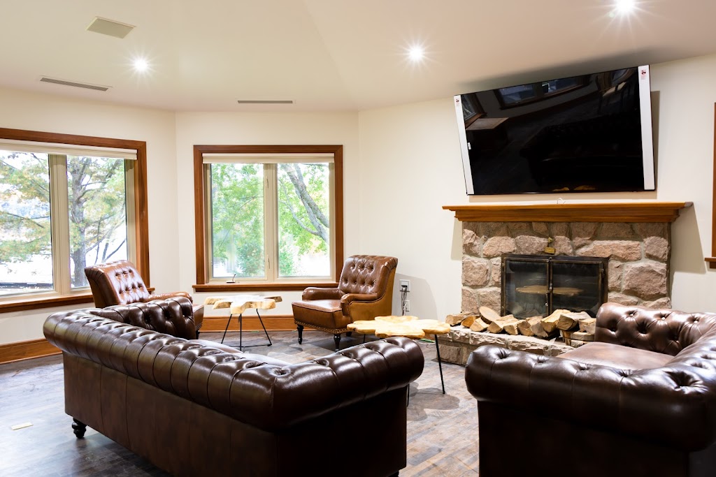 Fairy Bay Lakehouse | 228 Cookson Bay Crescent, Huntsville, ON P1H 1B2, Canada | Phone: (705) 259-9599