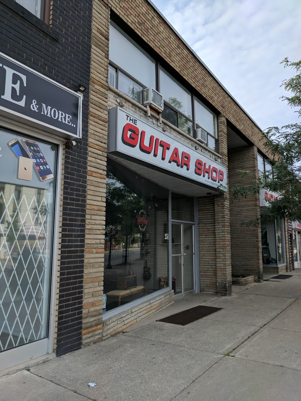 The Guitar Shop | 251 Lakeshore Rd E, Mississauga, ON L5G 1G8, Canada | Phone: (905) 274-5555