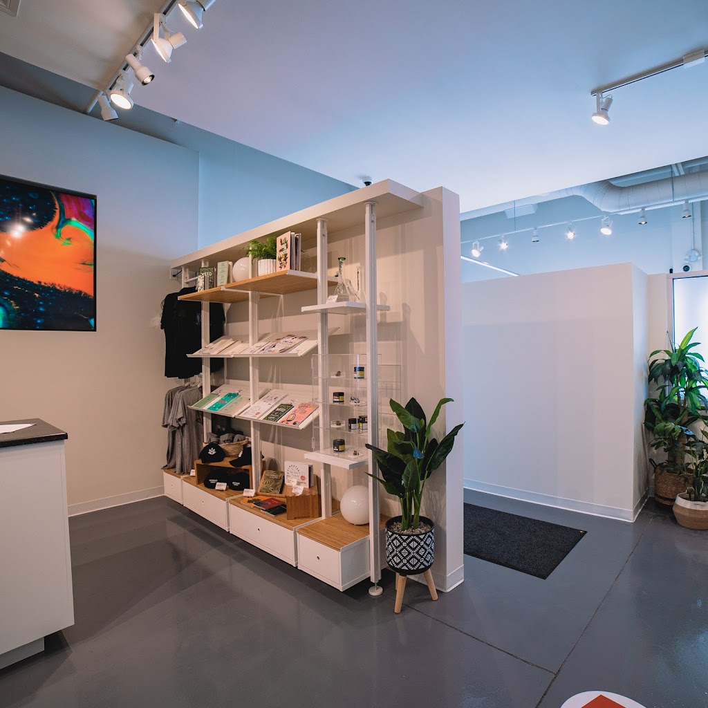 Crossroads Cannabis Woodstock | 385 Springbank Ave, Woodstock, ON N4T 1R3, Canada | Phone: (519) 602-3219