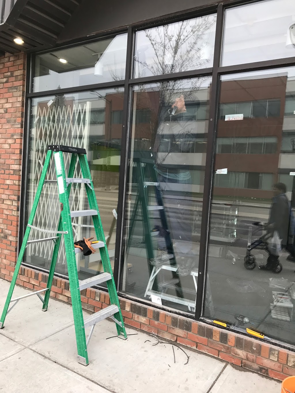 Andino Glass Svc | 18511 57 Ave NW, Edmonton, AB T6M 1Z8, Canada | Phone: (780) 686-5212