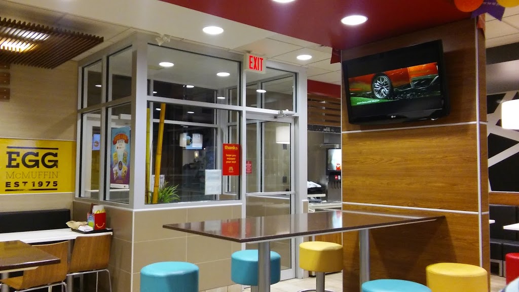 McDonalds | 1330 Exmouth St, Sarnia, ON N7S 3X9, Canada | Phone: (519) 542-1345