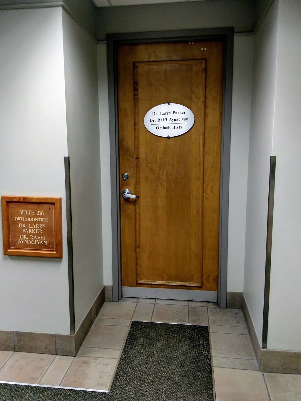Dr.Larry Parker Orthodontist | 9350 Yonge St Suite 216, Richmond Hill, ON L4C 5G2, Canada | Phone: (905) 884-4161
