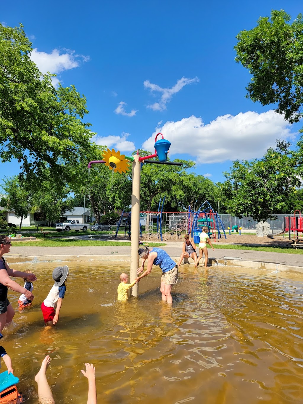 Riverview Community Centre & Rink | 90 Ashland Ave, Winnipeg, MB R3L 1K6, Canada | Phone: (204) 452-9944