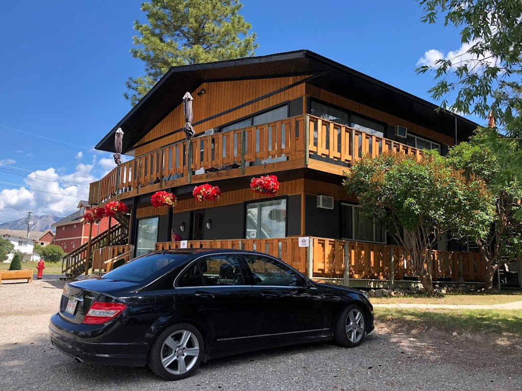 The Piccadilly | 4874 St Joseph St, Radium Hot Springs, BC V0A 1M0, Canada | Phone: (250) 347-9532