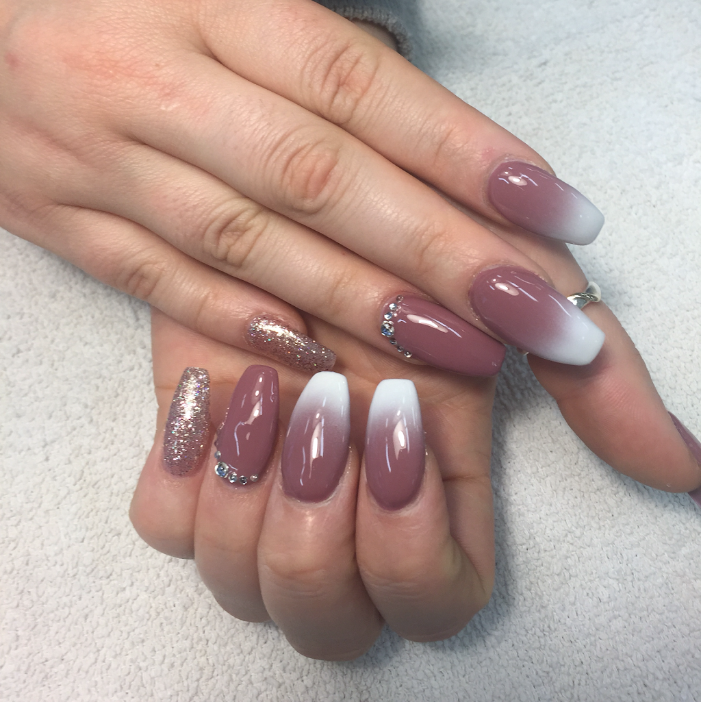 Le Nails | 425 West Street N, Orillia, ON L3V 7R2, Canada | Phone: (705) 323-9651