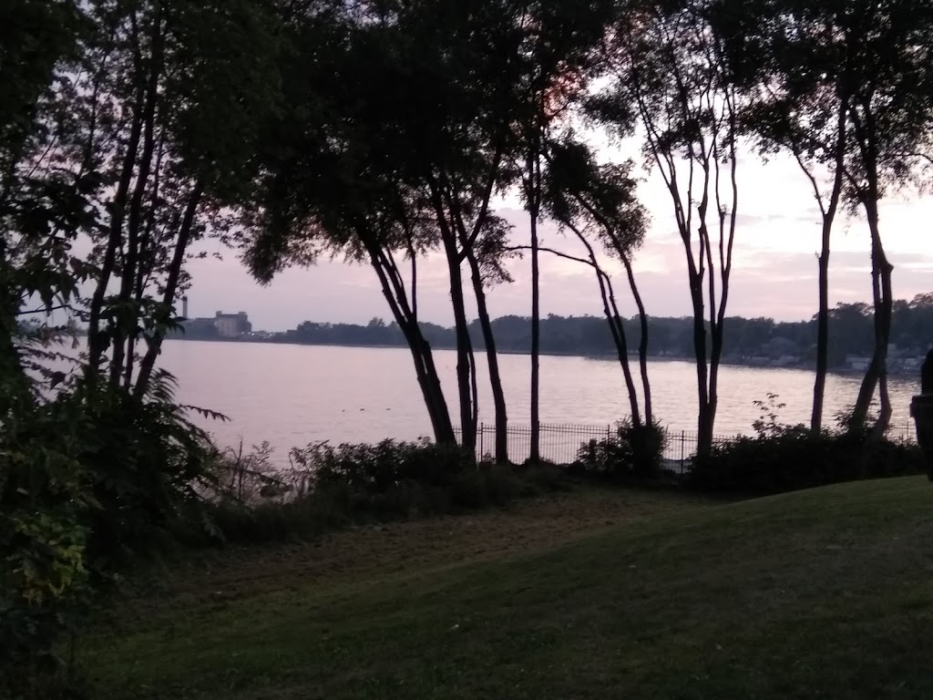 Len Ford Park | 295 Lake Promenade, Etobicoke, ON M8W 1B4, Canada | Phone: (416) 393-2489