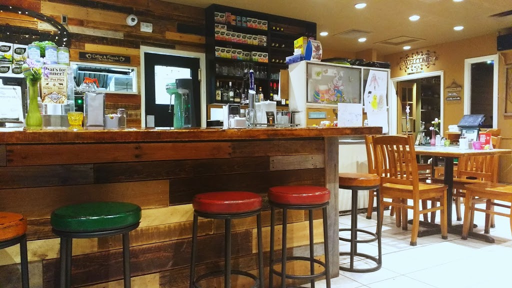 MacPhersons Restaurant | 8512 Lakeshore Rd, Thedford, ON N0M 2N0, Canada | Phone: (519) 243-2990
