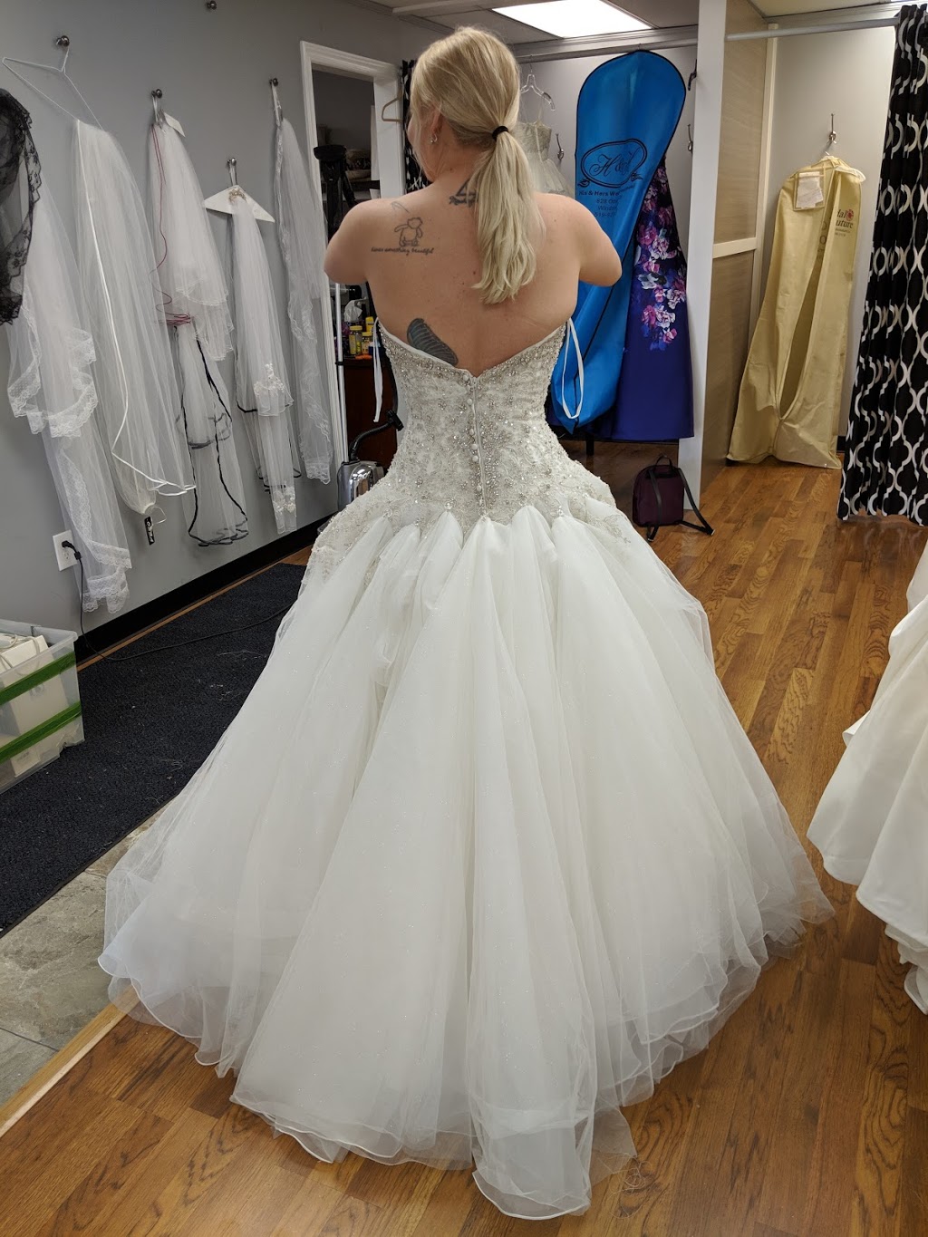 Lady Dis | 5478 Tecumseh Rd E, Windsor, ON N8T 1C7, Canada | Phone: (519) 948-6877