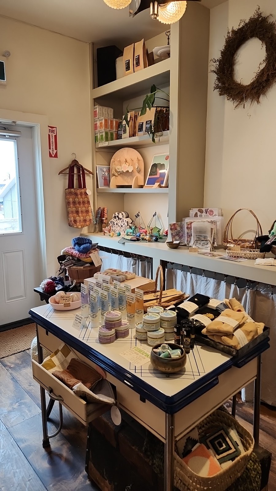 Marguerite boutique et provisions | 15347 Cabot Trail, Chéticamp, NS B0E 1H0, Canada | Phone: (902) 224-2145