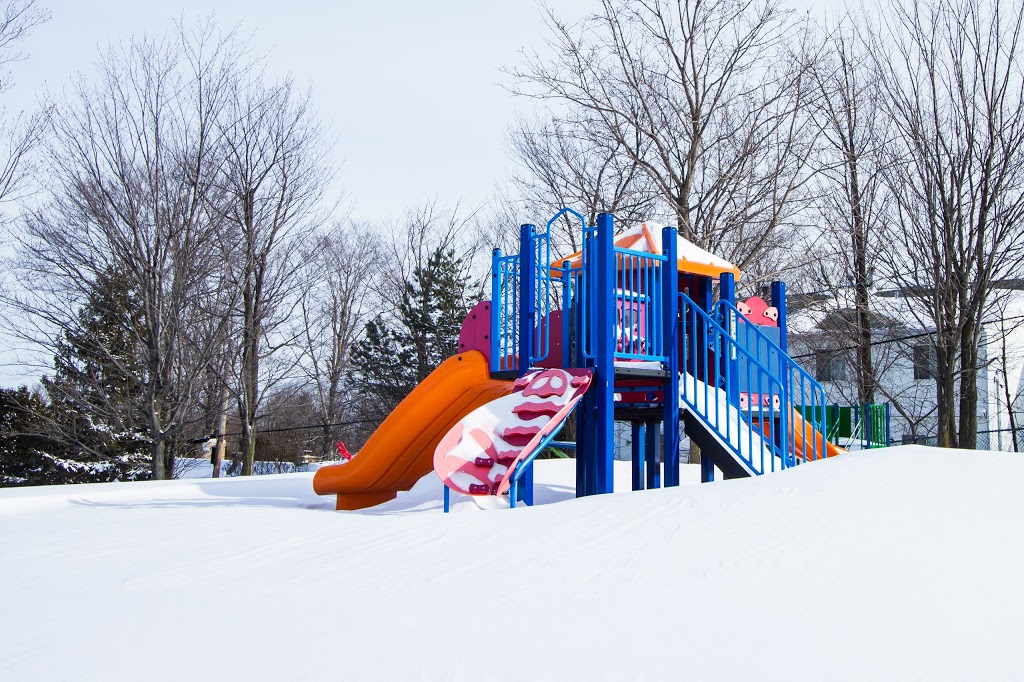 Ville de LÎle-Perrot - Parc du Versant | Coin 22e avenue et 7e rue, LÎle-Perrot, QC J7V 4P2, Canada | Phone: (514) 453-1751