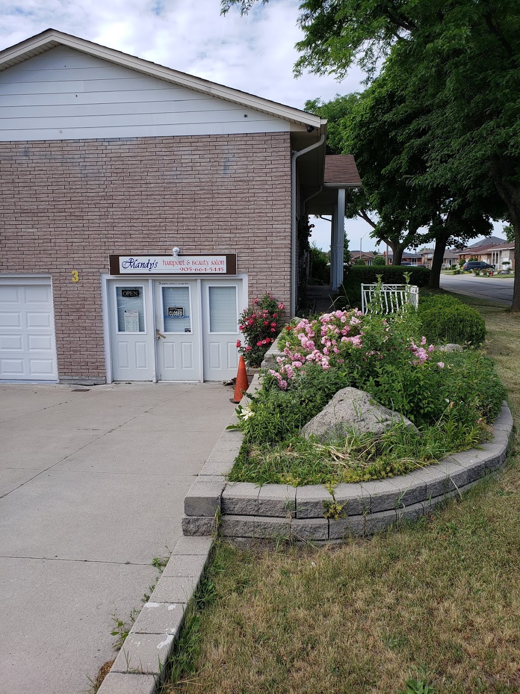 Mandy hair saloon | 3 Fairington Crescent, Hamilton, ON L8E 3N3, Canada | Phone: (905) 664-5445