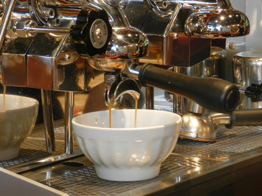 Cafe Bonte Divine Inc. | 2 Chem. du Roy E, Saint-Jean-Port-Joli, QC G0R 3G0, Canada | Phone: (418) 598-3330
