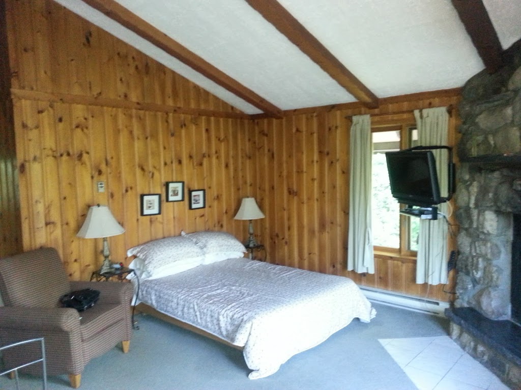 Chalet 90 Chalet Chanteclair | 1230 Chemin de la Montagne #1126, Sainte-Agathe-des-Monts, QC J8C 2Z7, Canada | Phone: (819) 378-2337