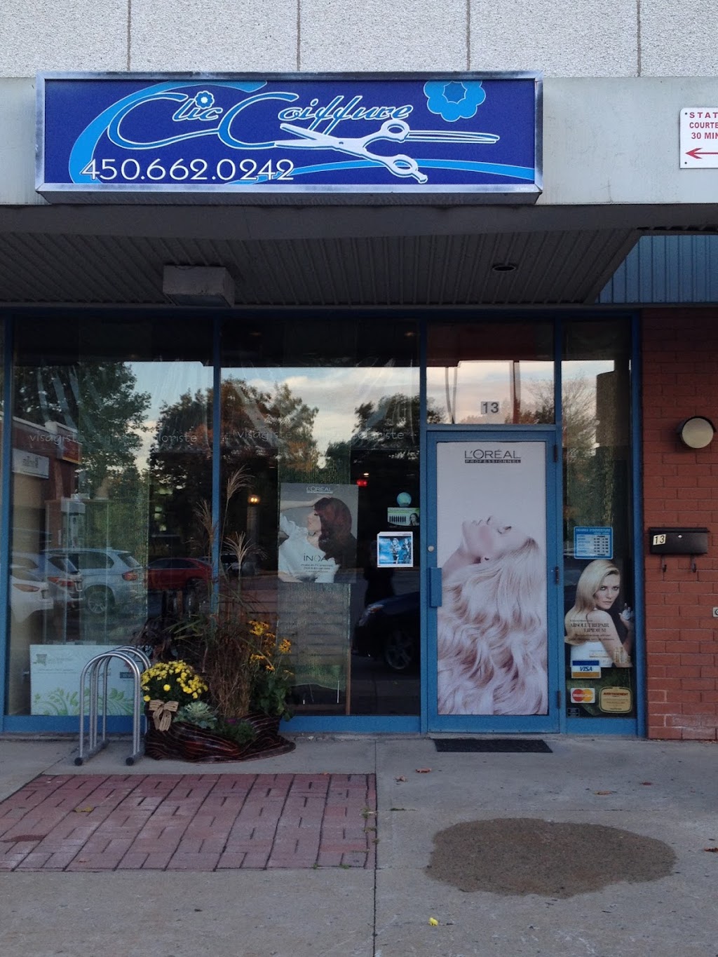 Centre Capillaire Clic Coiffure | 2495 Boul Saint-Martin Est Local 13, Laval, QC H7E 4X6, Canada | Phone: (450) 662-0242