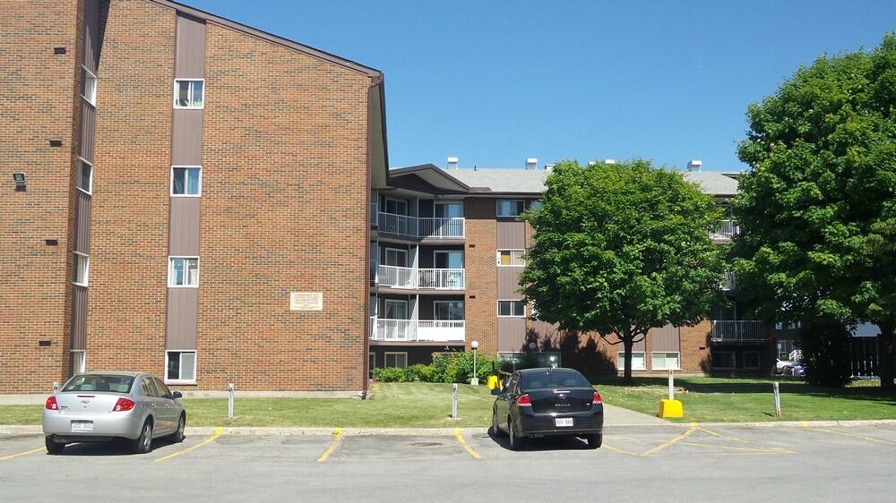 Appartements Desnoyers | 472 Rue Graveline, Gatineau, QC J8P 3H1, Canada | Phone: (819) 663-7741