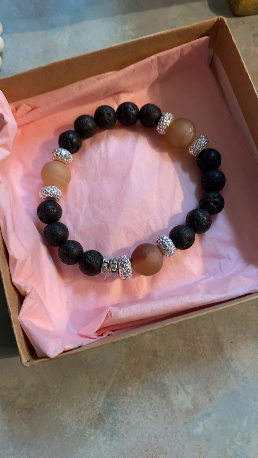 Miss Kitty 905 Crystals | Broadway Ave, Hamilton, ON L8S 2V9, Canada | Phone: (905) 921-5495