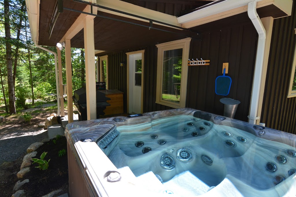 Chalet Spa Le refuge | 2208-F, QC-125, Notre-Dame-de-la-Merci, QC J0T 2A0, Canada | Phone: (877) 560-8060