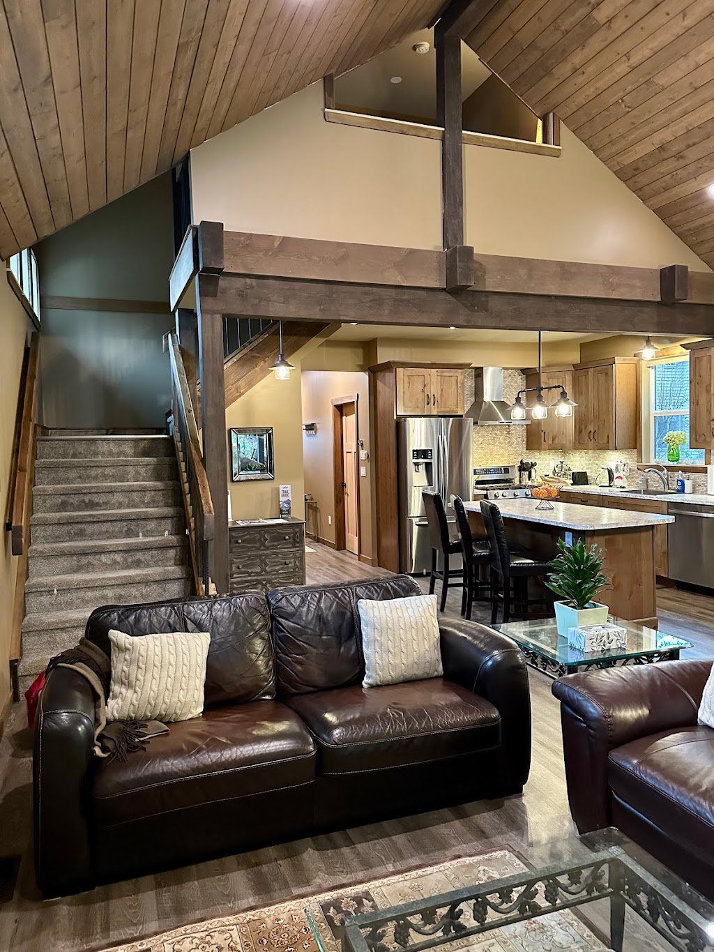 Harrison Chalet | 800 Hot Springs Rd, Harrison Hot Springs, BC V0M 1K0, Canada | Phone: (866) 465-5151
