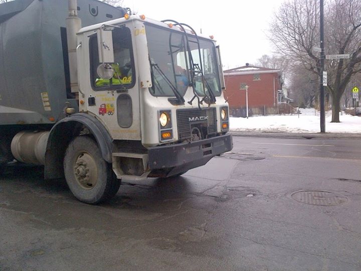 Transport YMA | 9560 Boul Henri-Bourassa E, Montréal-Est, QC H1E 2S4, Canada | Phone: (514) 913-0952