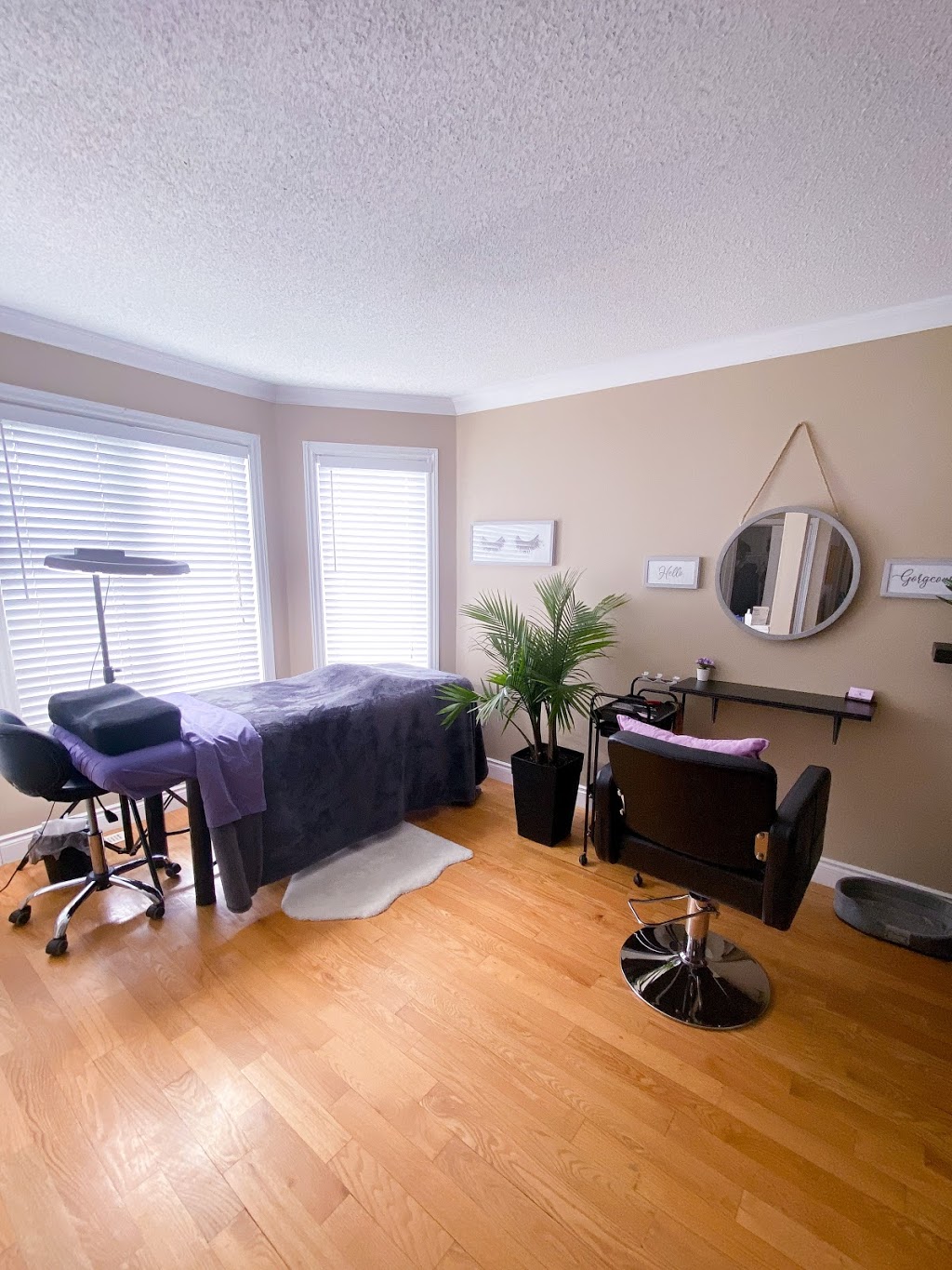 Beauty Extension Haus | 132 Ruffet Dr, Barrie, ON L4N 0N6, Canada | Phone: (647) 989-4754