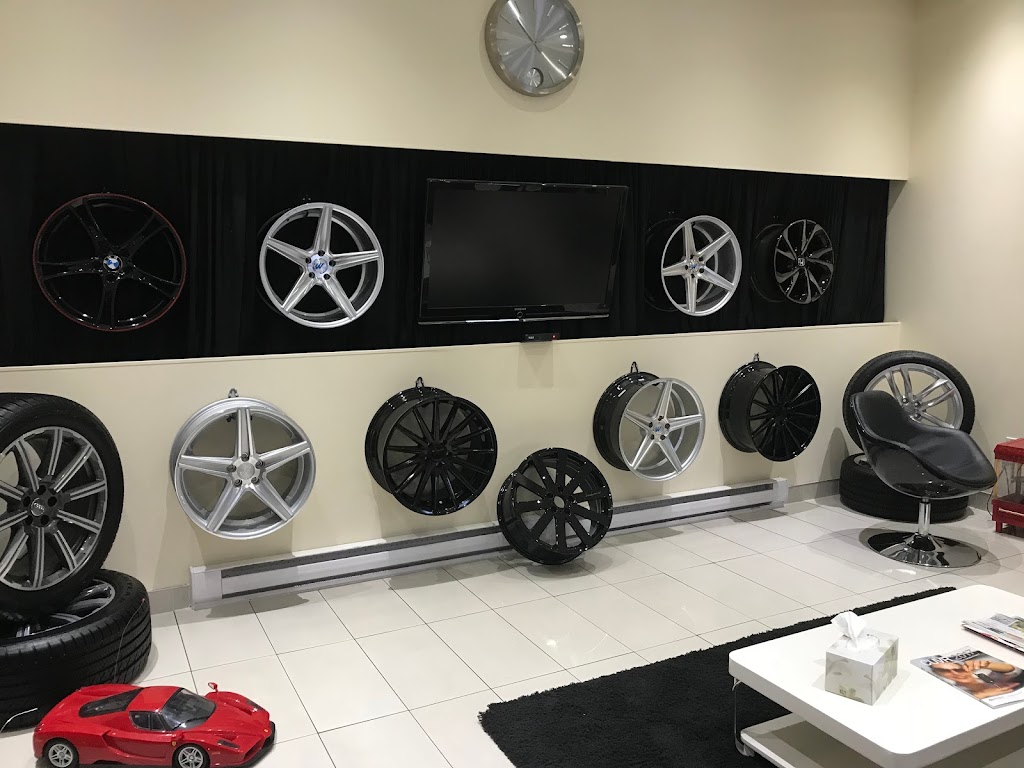 Automobiles Rennen | 3945 Grande Allée, Saint-Hubert, QC J4T 2V8, Canada | Phone: (450) 656-2222