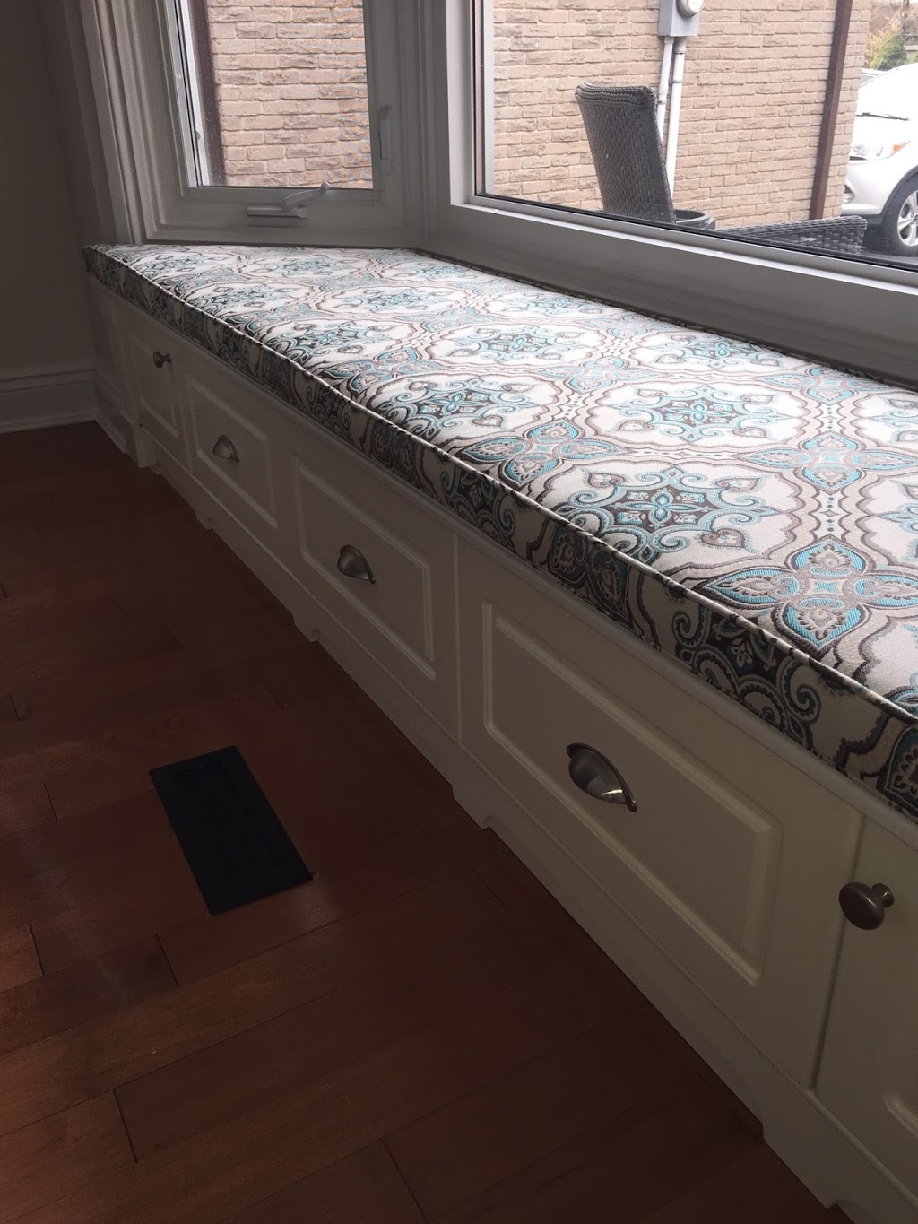 Jenso Upholstering Inc | 242 Kerr St, Oakville, ON L6K 3B2, Canada | Phone: (905) 842-2778