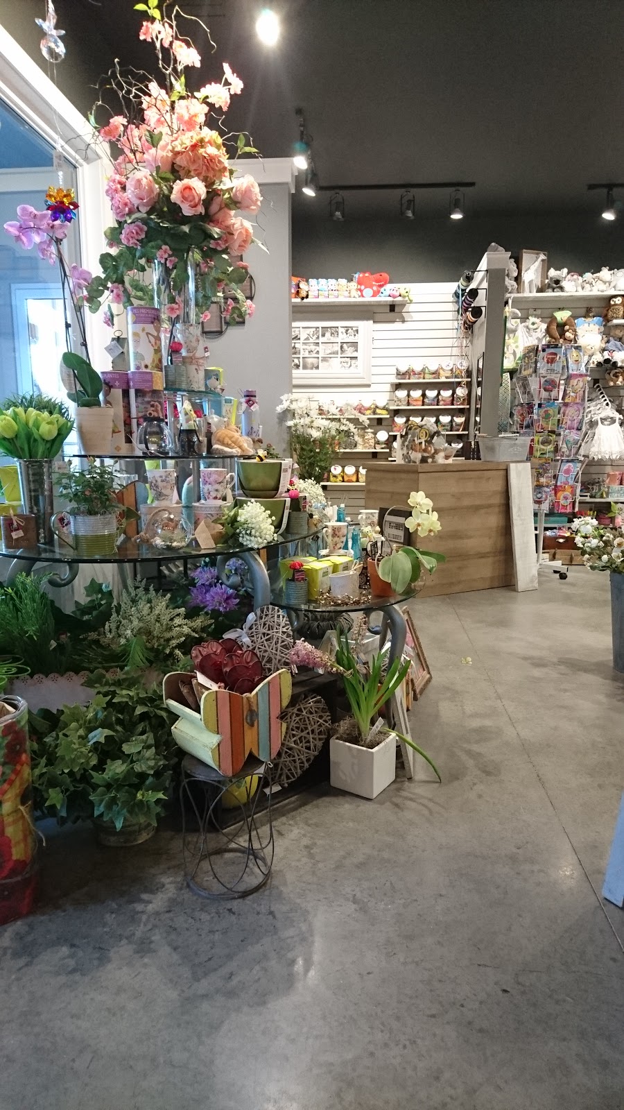 Isa Belles-Fleurs et Cadeaux | 1052 QC-112, Saint-Césaire, QC J0L 1T0, Canada | Phone: (450) 469-5656