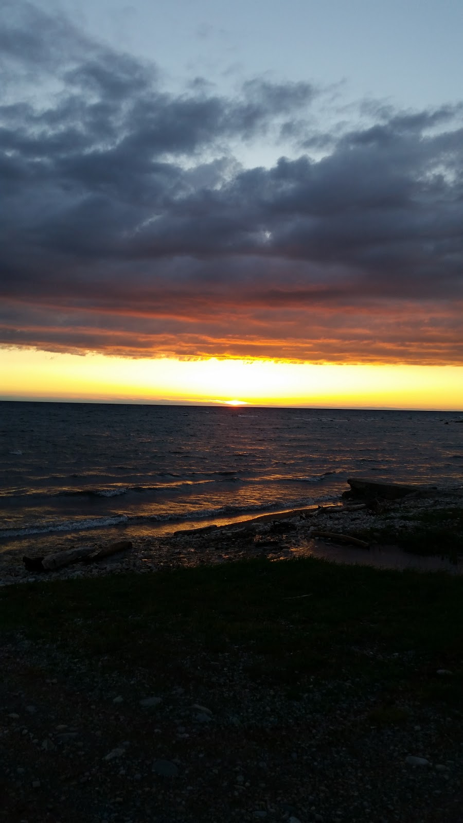 Harbourlite Restaurant | 110 Elgin St, Port Elgin, ON N0H 2C0, Canada | Phone: (519) 832-6262