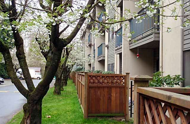 Wellesley Manor | 1916 McCallum Rd, Abbotsford, BC V2S 3M8, Canada | Phone: (604) 852-0827